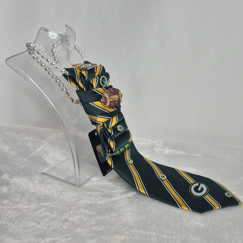 Handcrafted Luxury Fashion Necktie Necklace 📿 (PACKERS)